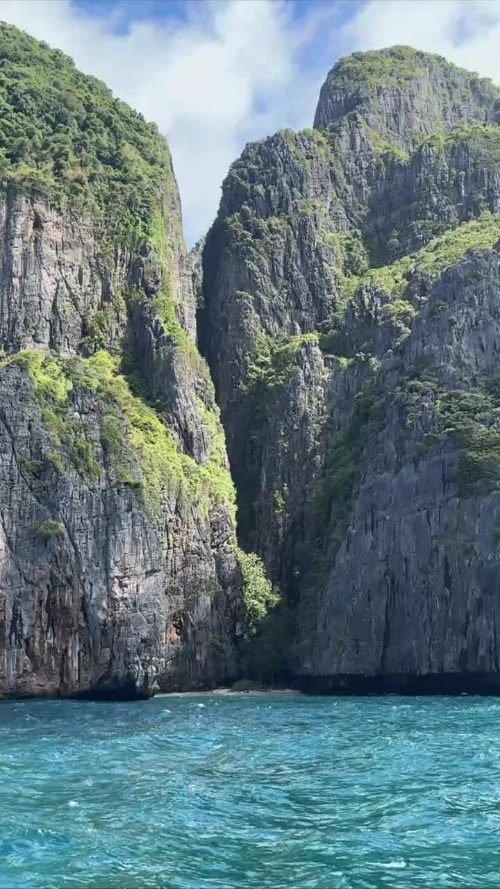 Острова Пхи-Пхи и Бамбу – стандартная морская экскурсия на спидботе